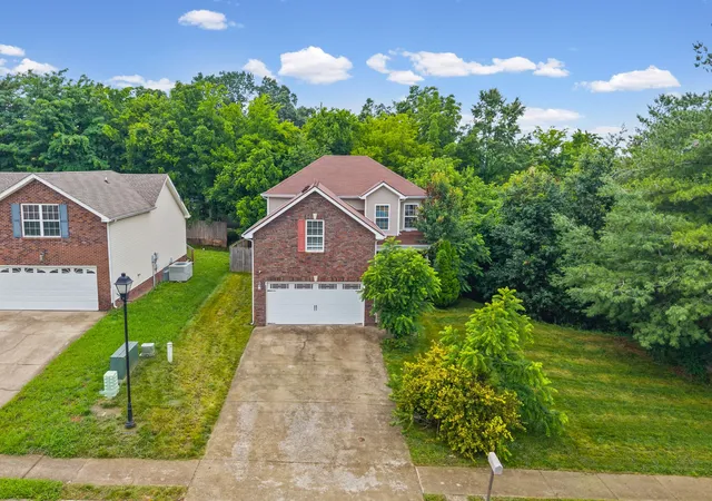 Homes for sale in Clarksville, TN | 1801 Jackie Lorraine Dr, Clarksville, TN 37042 | MLS# 3225802