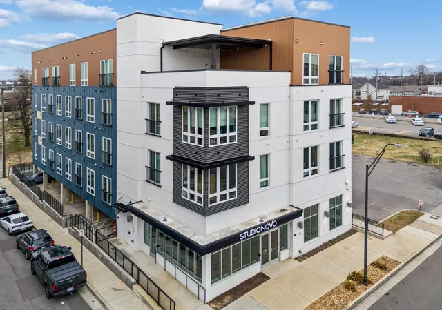 Listing Photo 2 - Condo for sale in building located at 815 Main St, Nashville, TN 37206 - Unit #402