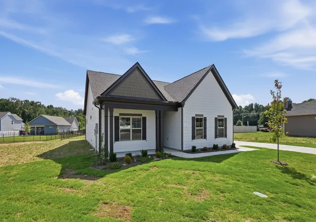 Photo 3 of Single family home for sale at 32 Brookside Ct, Tullahoma, TN 37388 | MLS# 3071931 | Listing updated on 2026-09-22