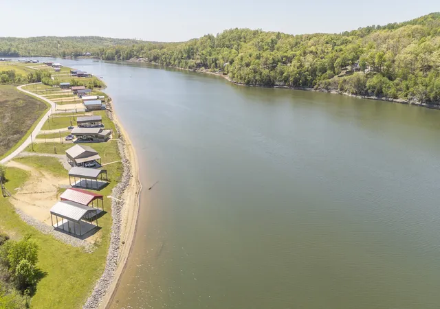 Homes for sale in Clifton, TN | 2485 Hardin Bottom River Rd, Clifton, TN 38425 | MLS# 3072601