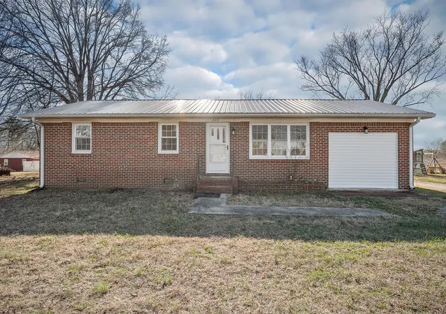 Photo 1 of Single family home for sale at 205 Couch St, Mc Minnville, TN 37110 | MLS# 3072402 | Listing updated on 2026-03-13