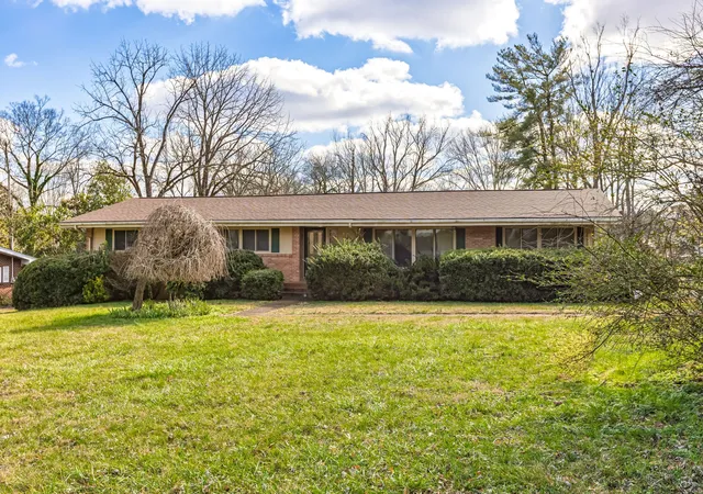 3rd image of 212 Pineview St, Shelbyville, TN 37160 | MLS# 3099217