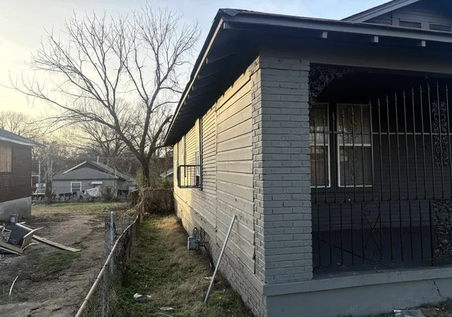 Photo 3 of Single family home for sale at 1423 S Willett St, Memphis, TN 38106 | MLS# 3073095 | Listing updated on 2026-01-23