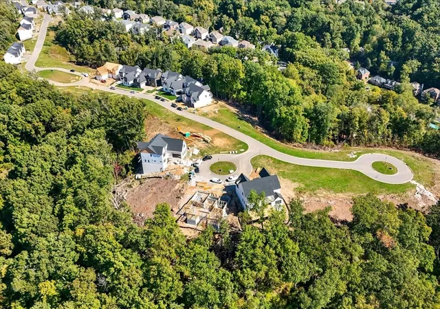 Photo 3 of Sale Pending at 784 Summit Oaks Ct, Nashville, TN 37221 | MLS# 3213550 | Listing updated on 2026-08-06