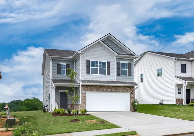 Photo 2 of Sale Pending at 211 Hillview Ave, Shelbyville, TN 37160 | MLS# 3073514 | Listing updated on 2026-02-09