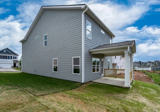 Photo 3 of Sale Pending at 211 Hillview Ave, Shelbyville, TN 37160 | MLS# 3073514 | Listing updated on 2026-02-09