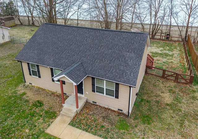 Homes for sale in Dickson, TN | 210 Hardin Ave, Dickson, TN 37055 | MLS# 3098465