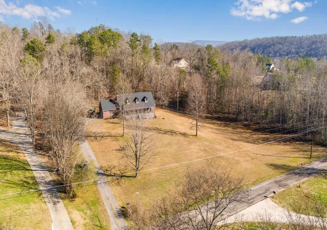 Photo 3 of Single family home for sale at 641 Riverbend Dr, Jasper, TN 37347 | MLS# 3073314 | Listing updated on 2026-09-19