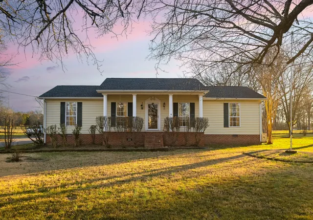 3rd image of 211 Woodland Dr, Shelbyville, TN 37160 | MLS# 3078540