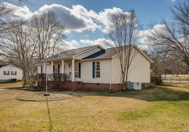 2nd image of 211 Woodland Dr, Shelbyville, TN 37160 | MLS# 3078540