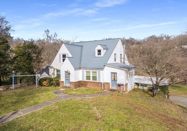 1st image of 208 Westwood Dr, Mc Minnville, TN 37110 | MLS# 3118833