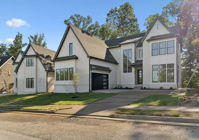Photo 3 of Sale Pending at 775 Summit Oaks Ct, Nashville, TN 37221 | MLS# 3149585 | Listing updated on 2026-04-14