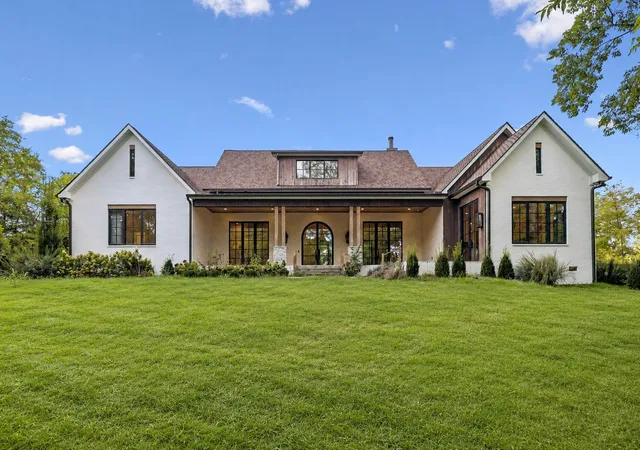 Photo 1 of Sale Pending at 4333 Eatons Crk Rd, Nashville, TN 37218 | MLS# 3530517 | Listing updated on 2026-09-06