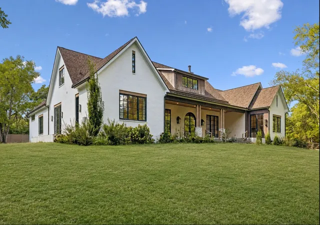 Photo 2 of Sale Pending at 4333 Eatons Crk Rd, Nashville, TN 37218 | MLS# 3530517 | Listing updated on 2026-09-06
