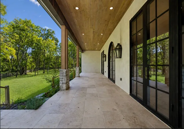 Photo 3 of Sale Pending at 4333 Eatons Crk Rd, Nashville, TN 37218 | MLS# 3530517 | Listing updated on 2026-09-06