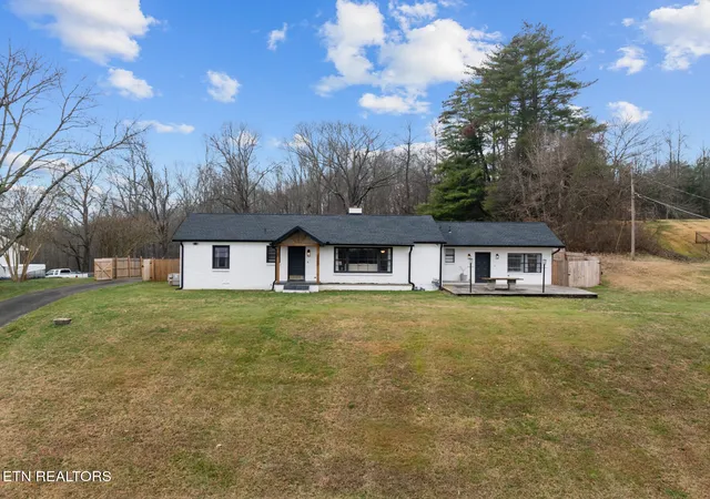 3rd image of 448 Woolsey Rd, Harriman, TN 37748 | MLS# 3228436