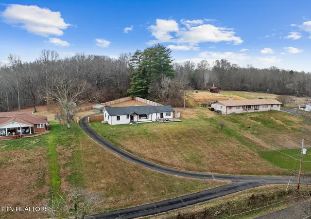5th image of 448 Woolsey Rd, Harriman, TN 37748 | MLS# 3228436