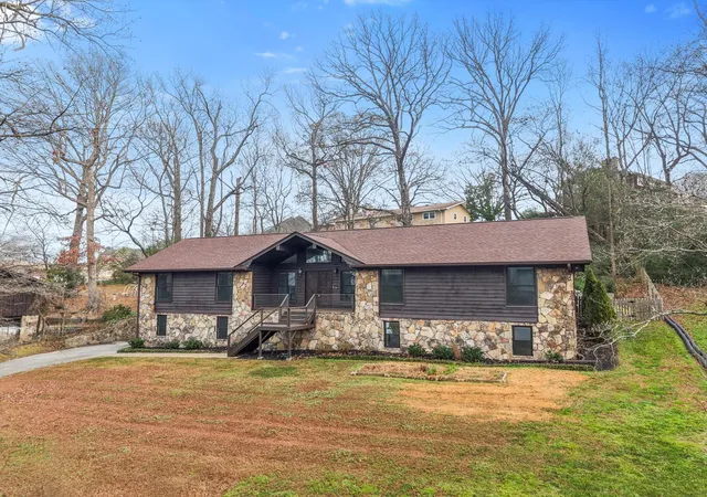 Photo 4 of Single family home for sale at 4910 Bal Harbor Dr, Chattanooga, TN 37416 | MLS# 3144901 | Listing updated on 2026-04-22