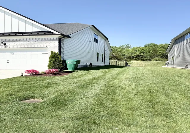 Photo 4 of Townhouse for sale at 1407 Autumn Leaf Ln, Mount Juliet, TN 37122 | MLS# 3093650 | Listing updated on 2026-04-25