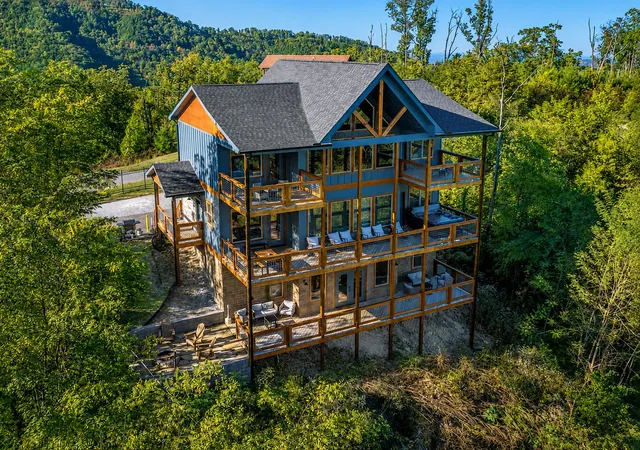 Photo 2 of Single family home for sale at 928 N Woodland Dr, Gatlinburg, TN 37738 | MLS# 3598131 | Listing updated on 2026-09-23