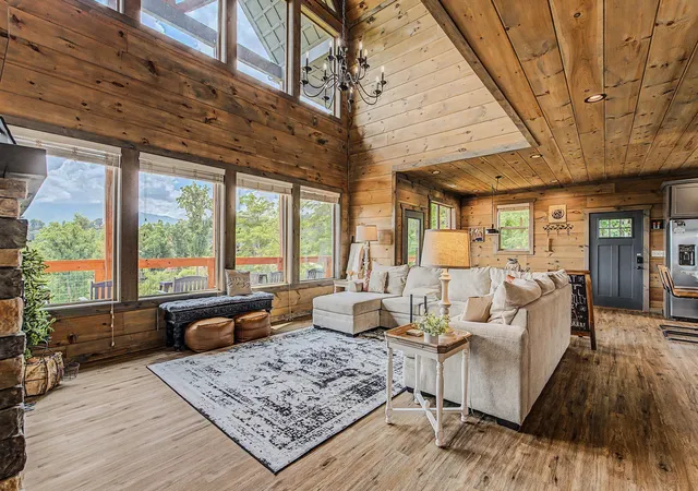Photo 4 of Single family home for sale at 928 N Woodland Dr, Gatlinburg, TN 37738 | MLS# 3598131 | Listing updated on 2026-09-23