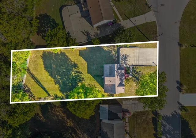Photo 2 of Single family home for sale at 706 Green Valley Ct, Clarksville, TN 37042 | MLS# 3610299 | Listing updated on 2026-10-06