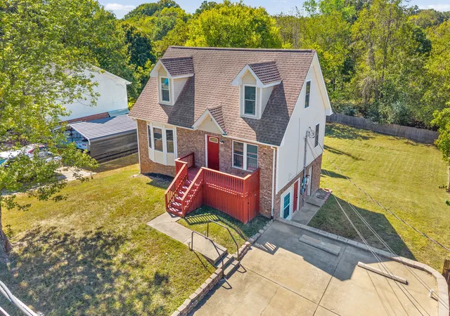 Photo 3 of Single family home for sale at 706 Green Valley Ct, Clarksville, TN 37042 | MLS# 3610299 | Listing updated on 2026-10-06