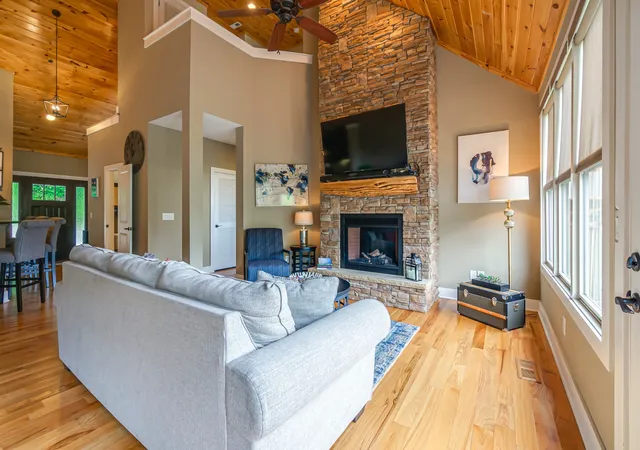 Photo 3 of Single family home for sale at 320 Floating Ml Rd, Silver Point, TN 38582 | MLS# 3080137 | Listing updated on 2026-09-28