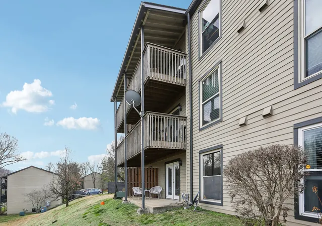 2nd image of 401 Smt Ridge Pl, Nashville, TN 37215