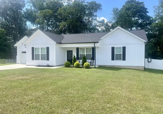 Photo 2 of Single family home for sale at 677 Miriah Dr, Mc Minnville, TN 37110 | MLS# 3080393 | Listing updated on 2026-02-11