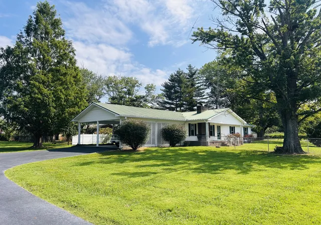 Photo 3 of Single family home for sale at 401 Hillcrest Rd, Manchester, TN 37355 | MLS# 3093136 | Listing updated on 2026-10-05