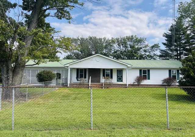 Photo 3 of Single family home for sale at 401 Hillcrest Rd, Manchester, TN 37355 | MLS# 3093136 | Listing updated on 2026-10-05