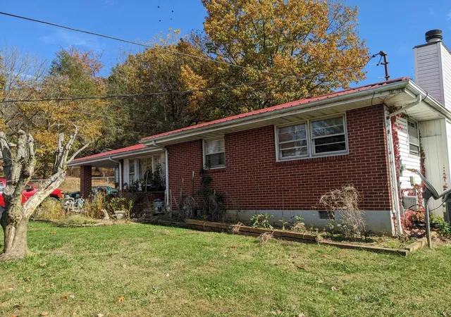 Photo 3 of Sale Pending at 1414 Orleans St, Johnson City, TN 37601 | MLS# 3093297 | Listing updated on 2026-01-20