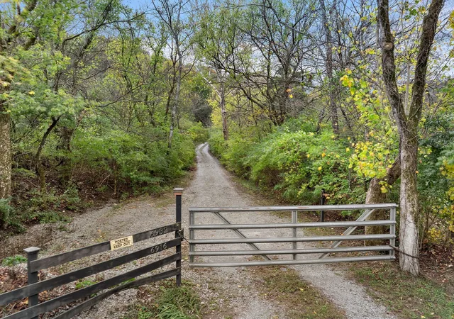 2nd image of 6916 River Road Pike, Nashville, TN 37209 | MLS# 3093279