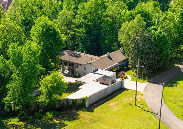 Homes for sale in Etowah, TN | 565 Hillcrest Circle, Etowah, TN 37331 | MLS# 3255895