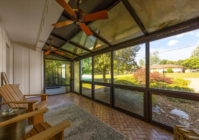 3rd image of 565 Hillcrest Circle, Etowah, TN 37331 | MLS# 3255895
