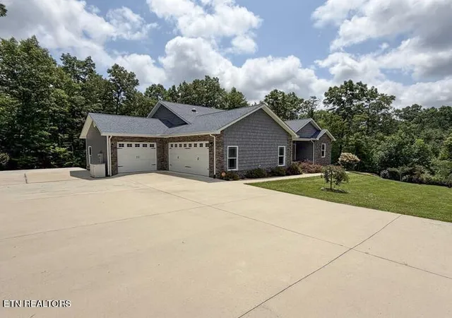 Photo 3 of Single family home for sale at 380 Mountain Preserve Pkwy, Crab Orchard, TN 37723 | MLS# 3093508 | Listing updated on 2026-09-04