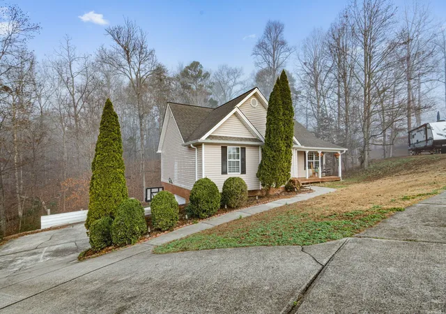 Photo 3 of Single family home for sale at 132 Covy Ct NE, Cleveland, TN 37312 | MLS# 3093666 | Listing updated on 2026-09-24
