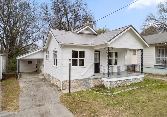 Photo 4 of Single family home for sale at 123 S Moore Rd, Chattanooga, TN 37411 | MLS# 3097538 | Listing updated on 2026-10-02