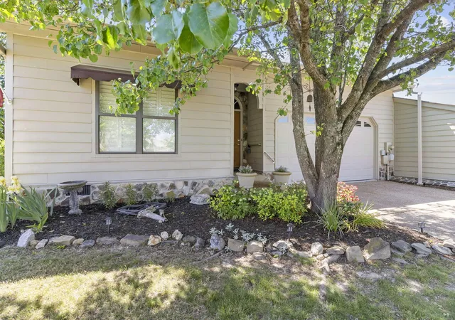 Photo 3 of Townhouse for sale at 7001 Sawgrass Ct, Chattanooga, TN 37416 | MLS# 3097540 | Listing updated on 2026-10-09