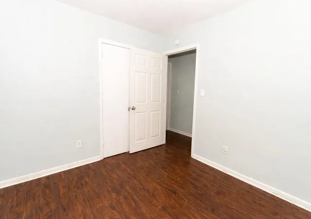 Listing Photo 2 - Condo for sale in building located at 1102 N Hawthorne St, Chattanooga, TN 37406 - Unit #