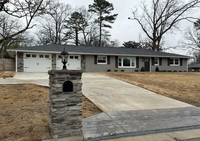 Photo 1 of Single family home for sale at 1633 Winston St, Florence, AL 35630 | MLS# 3097825 | Listing updated on 2026-10-04