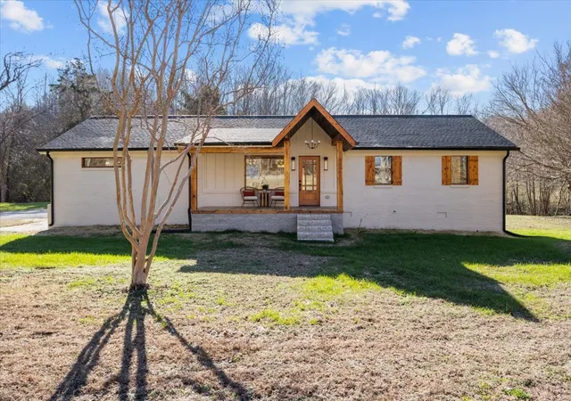 Homes for sale in Waverly, TN | 1609 Sycamore Landing Rd, Waverly, TN 37185 | MLS# 3099034