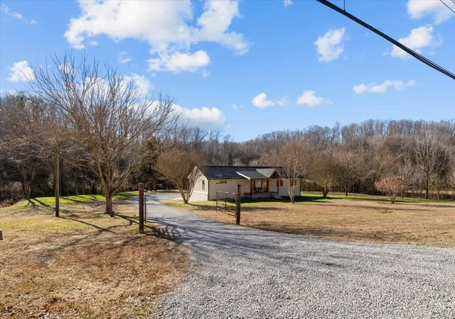 Homes for sale in Waverly, TN | 1609 Sycamore Landing Rd, Waverly, TN 37185 | MLS# 3099034