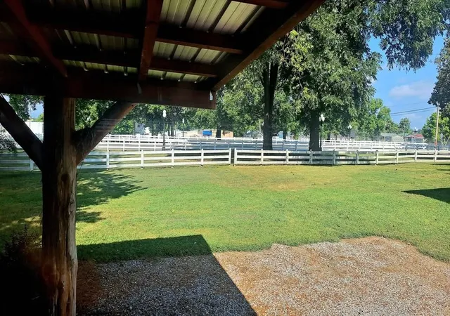 11th image of 609 Whitthorne St, Shelbyville, TN 37160 | MLS# 3110225