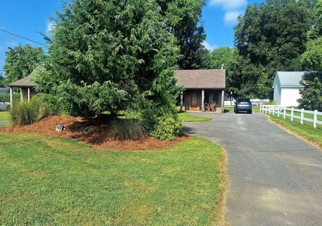 2nd image of 609 Whitthorne St, Shelbyville, TN 37160 | MLS# 3110225