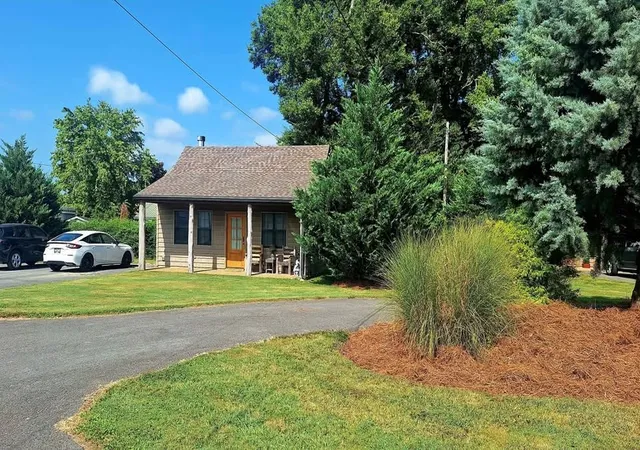 3rd image of 609 Whitthorne St, Shelbyville, TN 37160 | MLS# 3110225