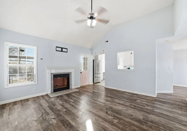 Photo 3 of Single family home for sale at 1391 Constitution Dr, Clarksville, TN 37042 | MLS# 3112682 | Listing updated on 2026-09-30
