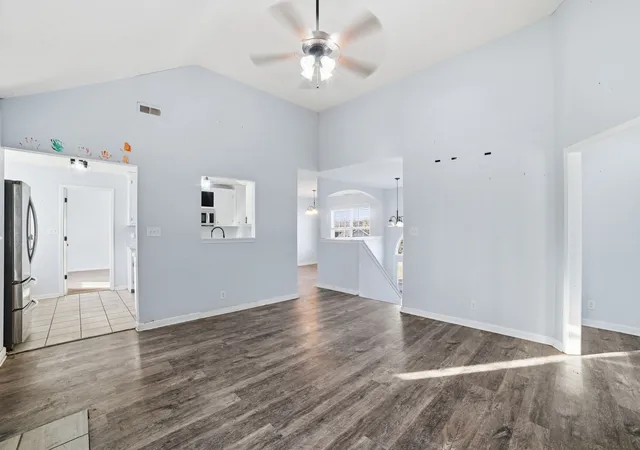 Photo 4 of Single family home for sale at 1391 Constitution Dr, Clarksville, TN 37042 | MLS# 3112682 | Listing updated on 2026-09-30