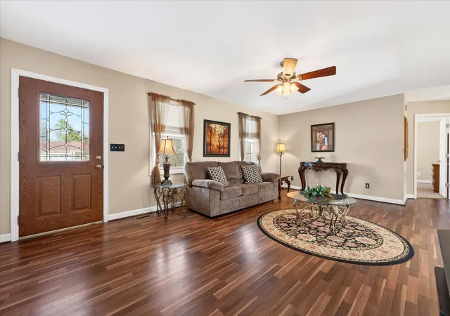 Photo 4 of Single Family Residence at 104 Oak Crst Dr, Tennessee Ridge, TN 37178 | MLS# 3122736 | | Sold on 2026-06-03